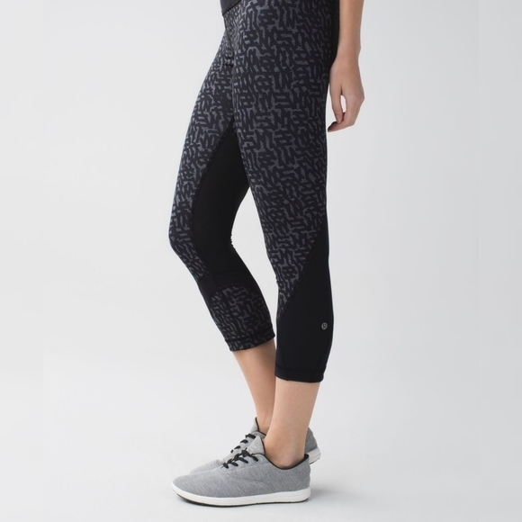 𝅺LULULEMON run inspire crop II pocket leggings - Picture 1 of 16